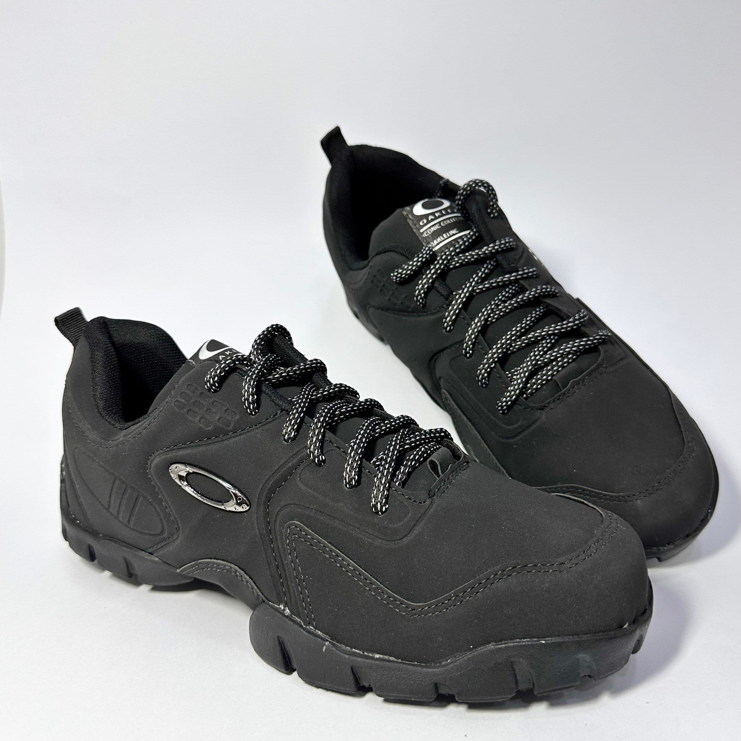 Oakley Stratus preta