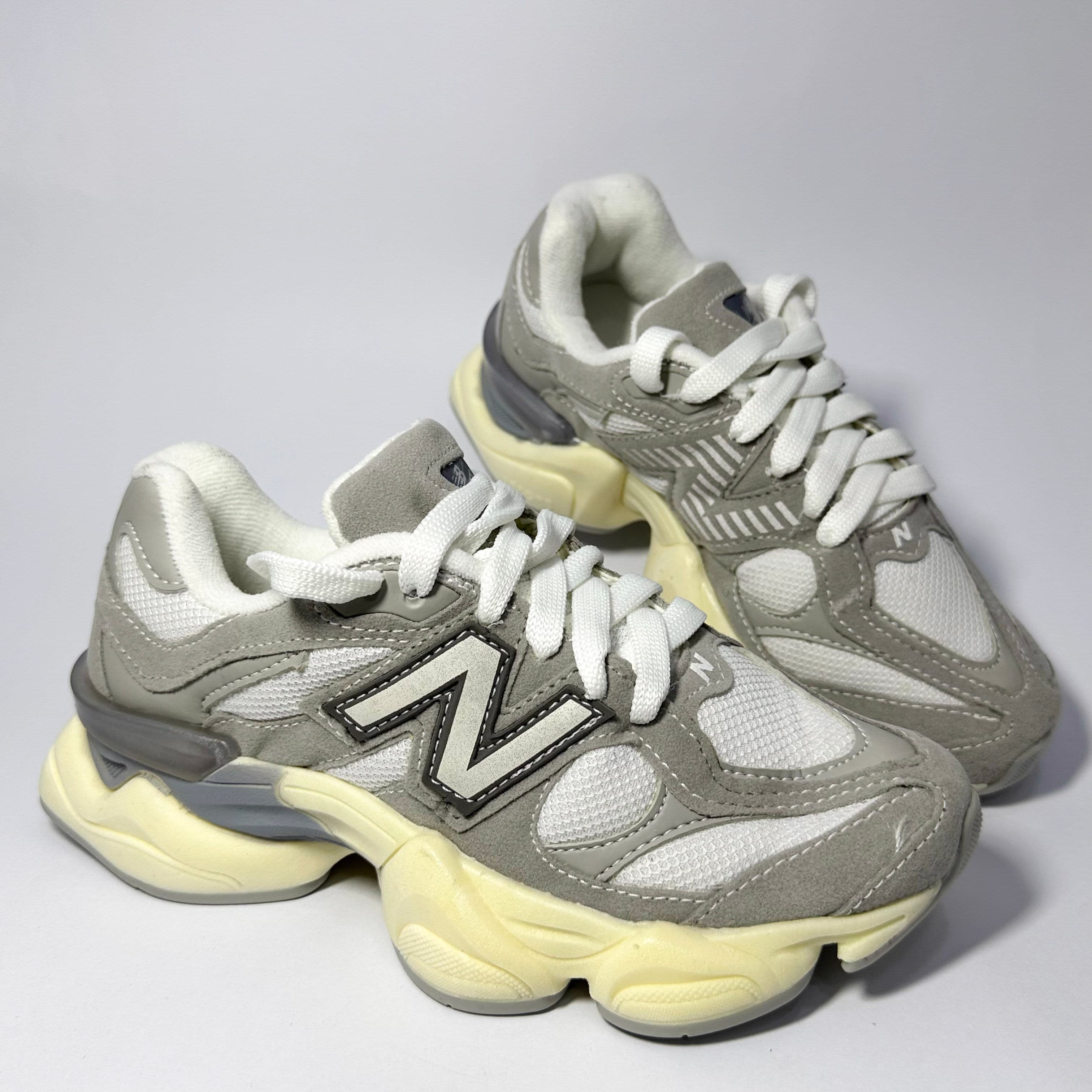 New Balance 9060 Cinza/bege