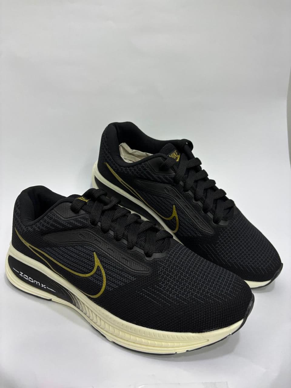 Nike Zoom X Preto/dourado