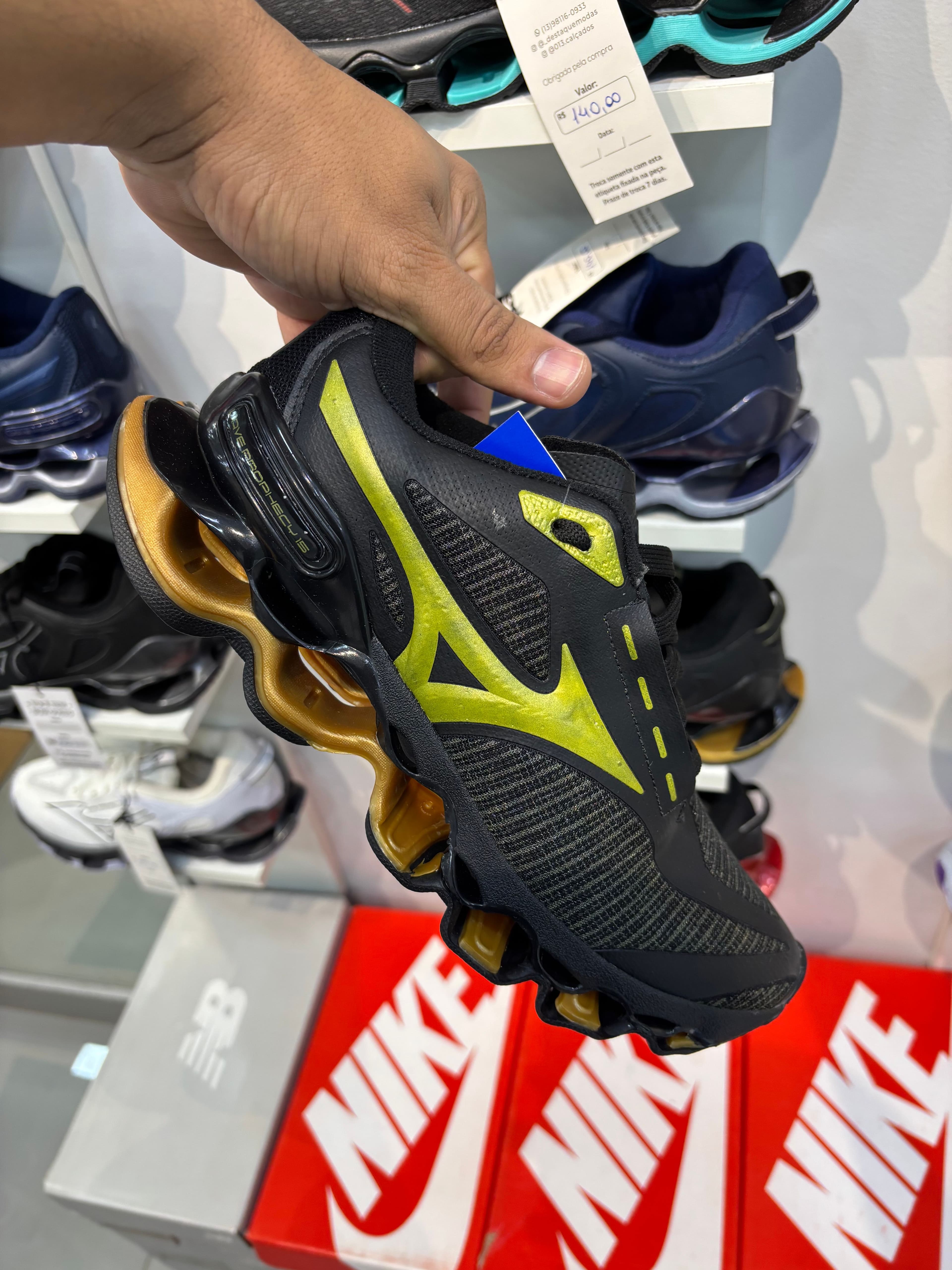 Mizuno Prophecy 15 Preto/dourado