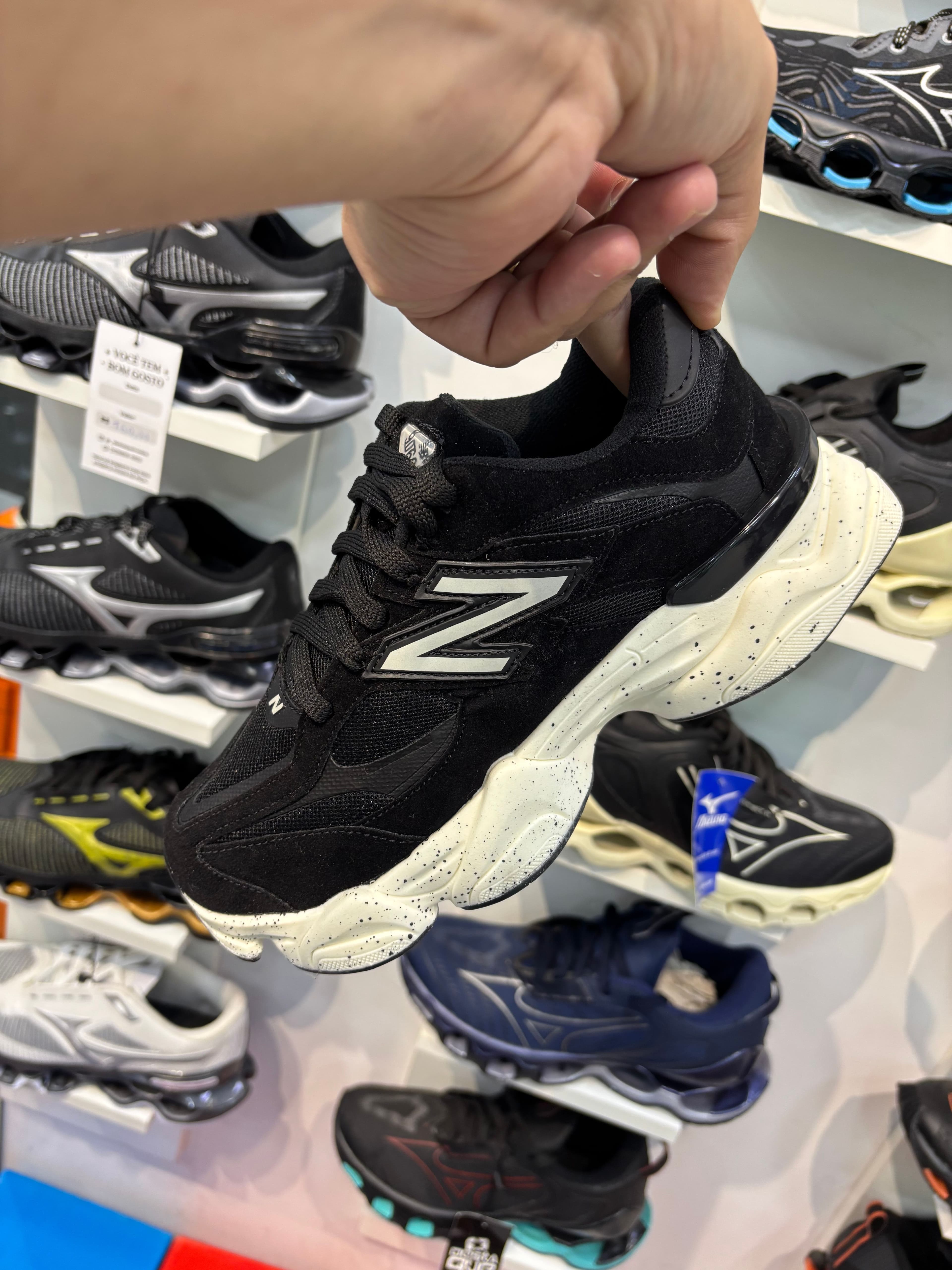 New Balance 9060 Preto/off
