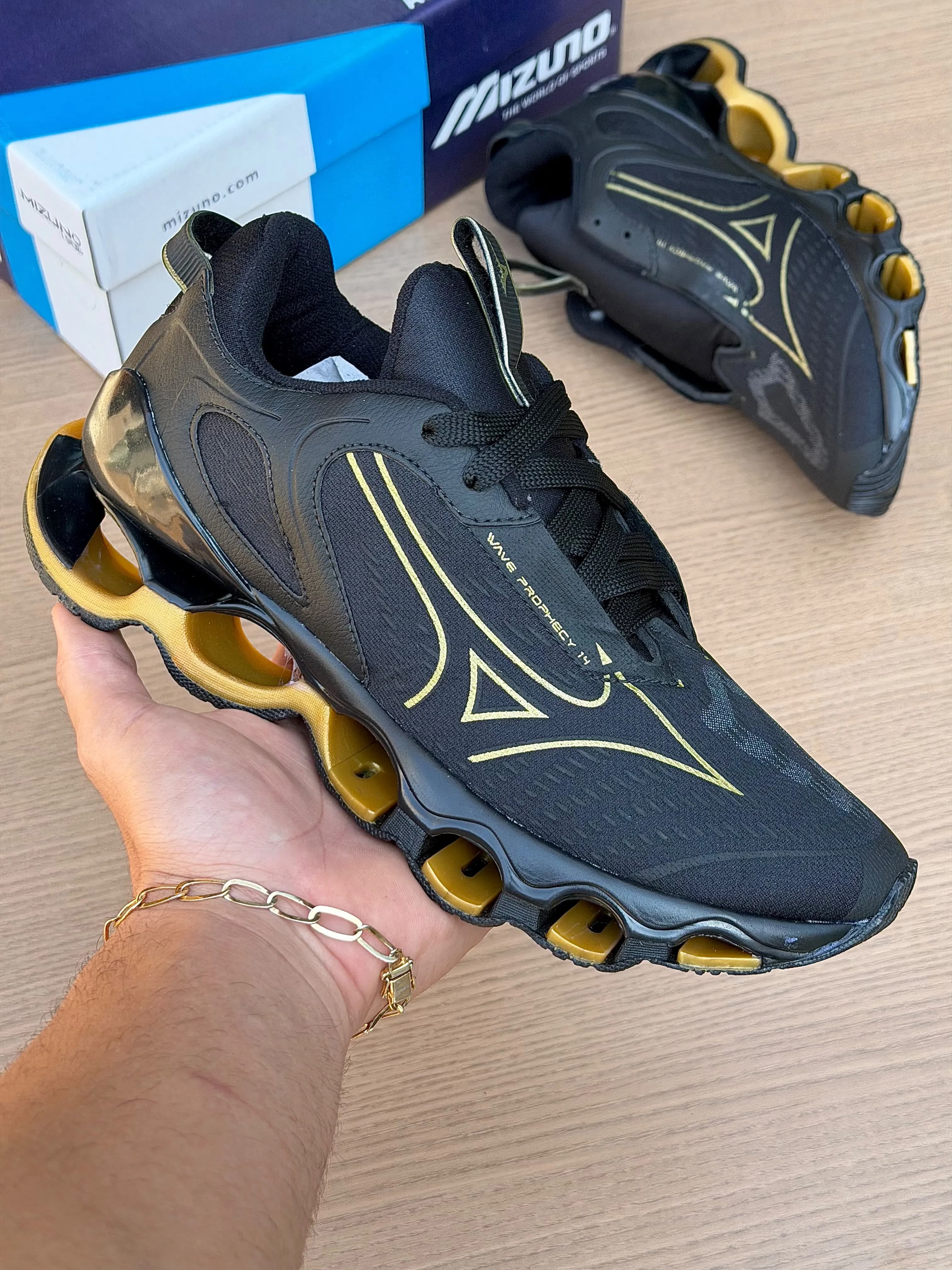 Mizuno Prophecy 14 Preto/dourado